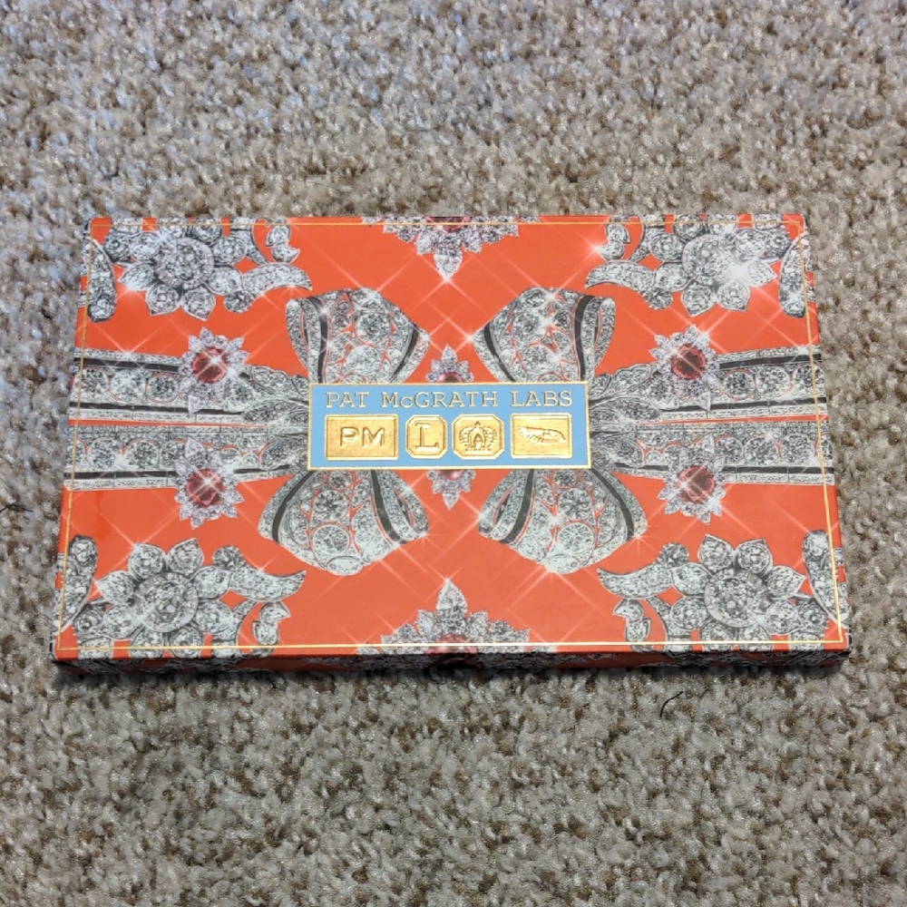 Pat McGrath Labs Luminous Legends: Mega Eye Shadow Palette - Picture 10 of 10
